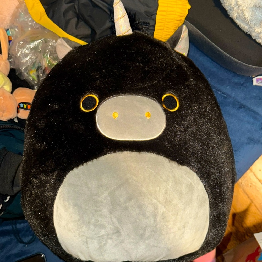 Nicolita the unicorn fuzzamallow squishmallow NWT